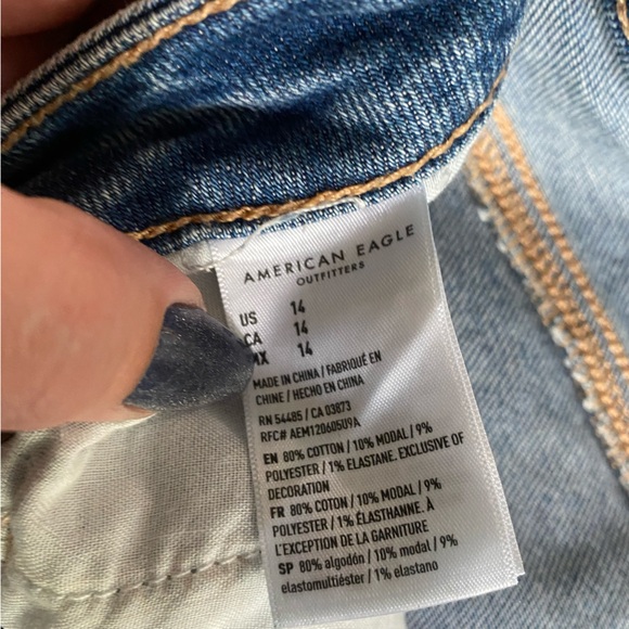 NEW AE shorts! ❤️🤍🩵 - Picture 3 of 5